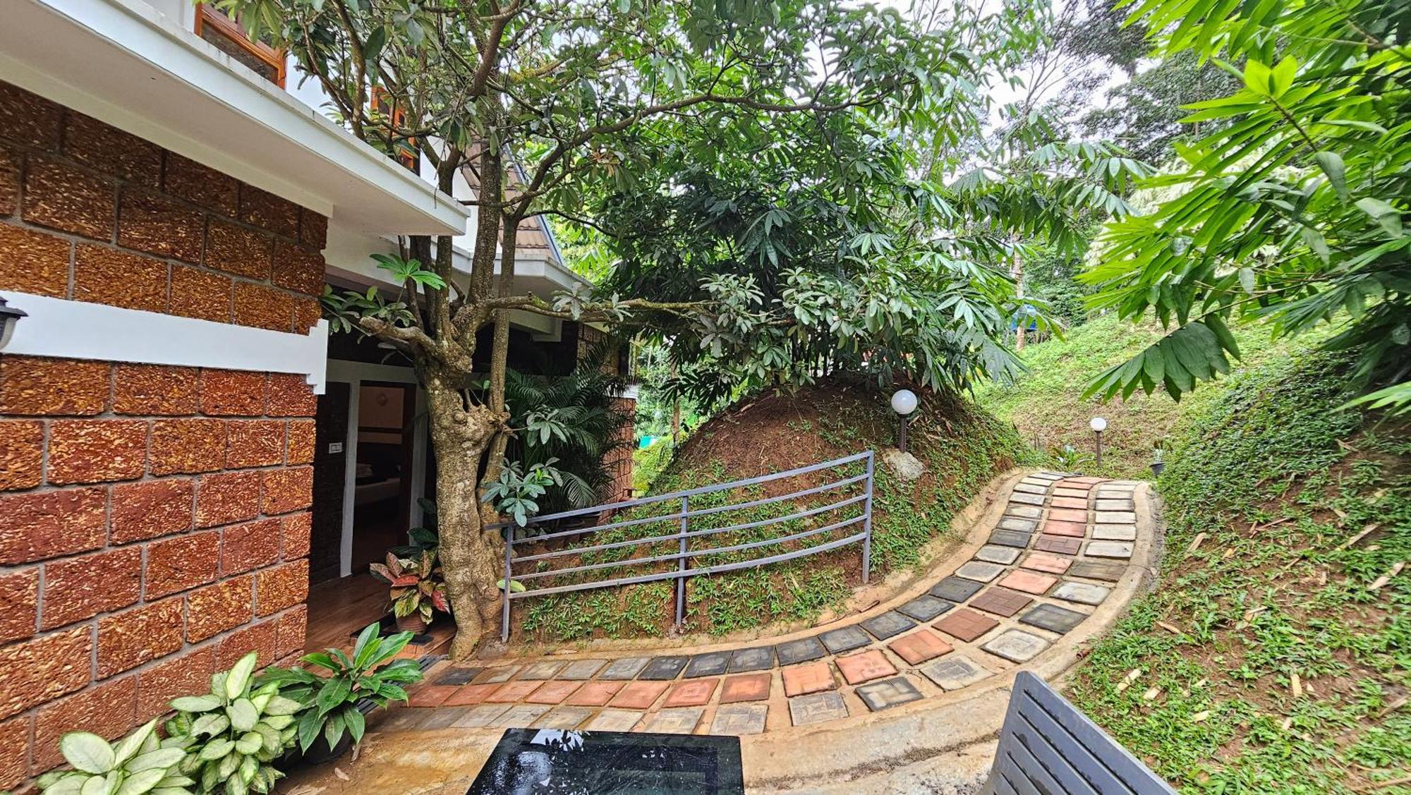 Casta Wild Resort Batheri Exterior photo