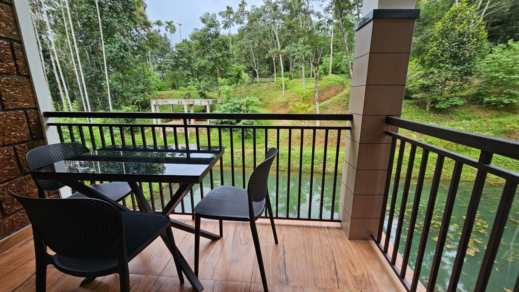 Casta Wild Resort Batheri Exterior photo