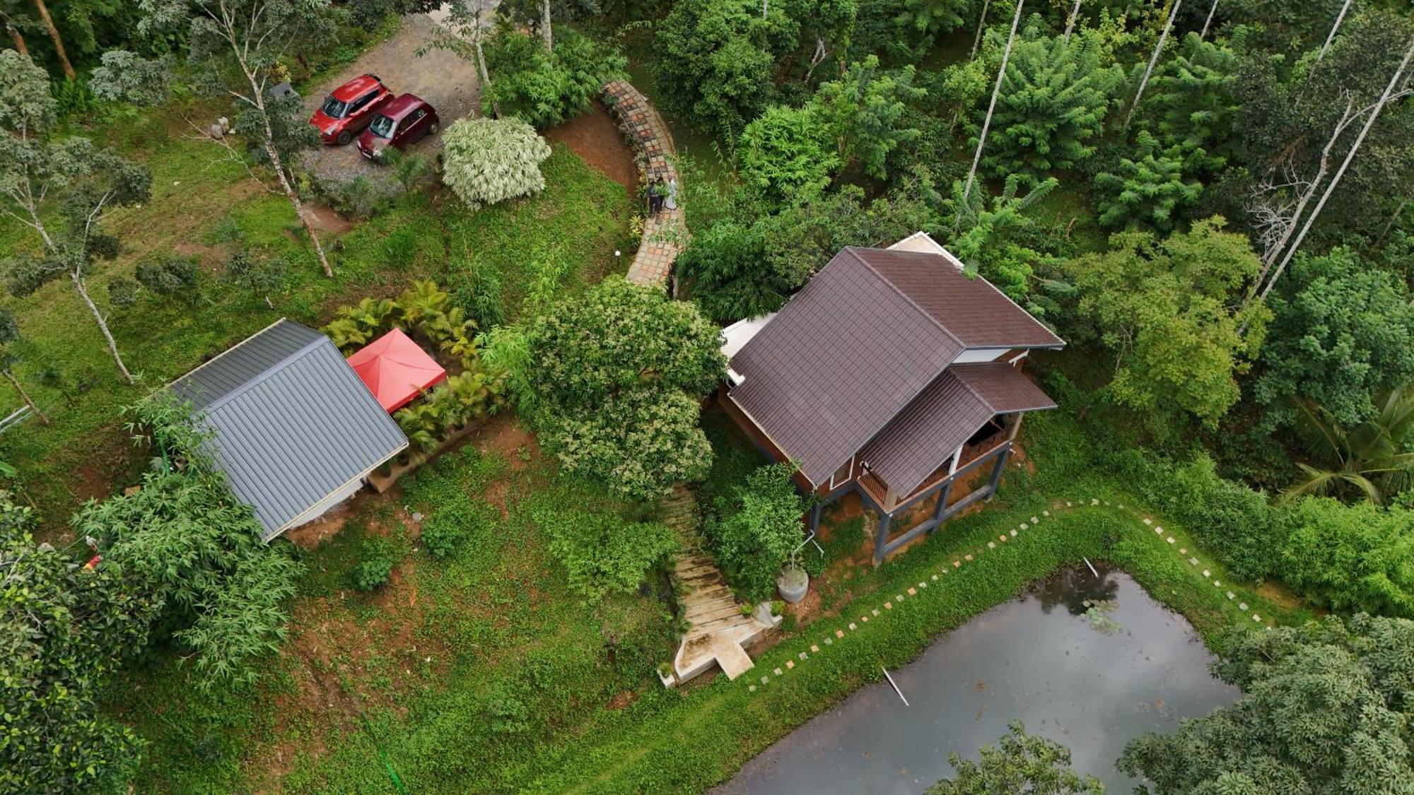 Casta Wild Resort Batheri Exterior photo