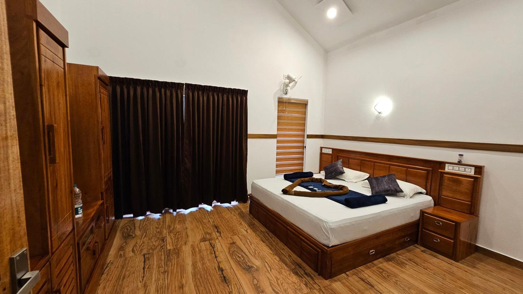 Casta Wild Resort Batheri Exterior photo